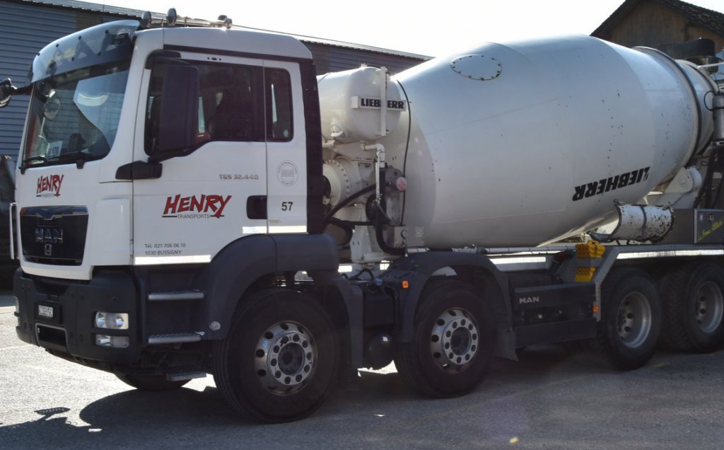 Camions-grues de 12 à 99 t/m - Henry Transports SA - Henry Transports SA -  Transport de machines - Ecublens VD - Lausanne vaud